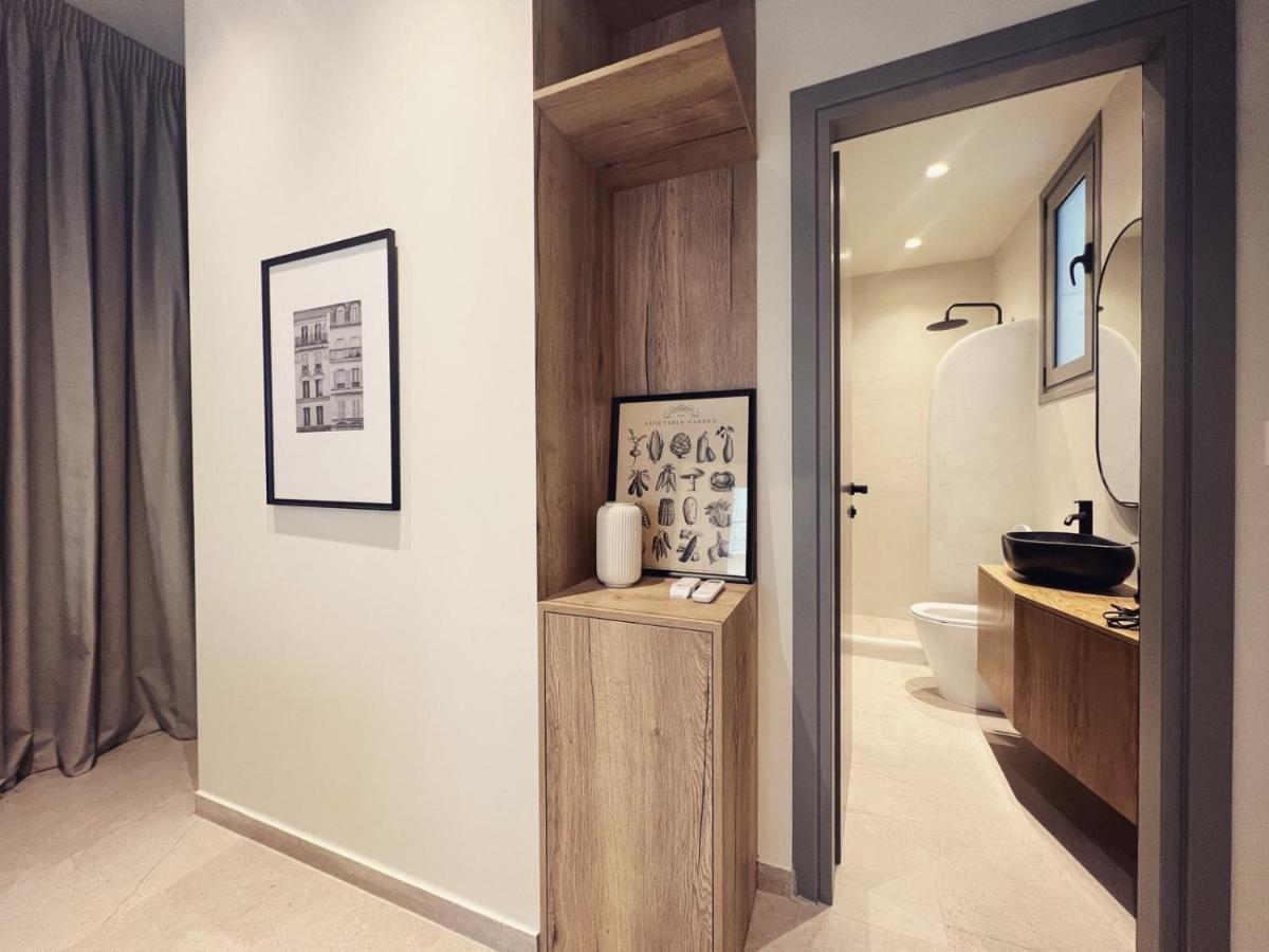Luxurious Wooden Detail Flat In City Center Chalkida Exterior photo