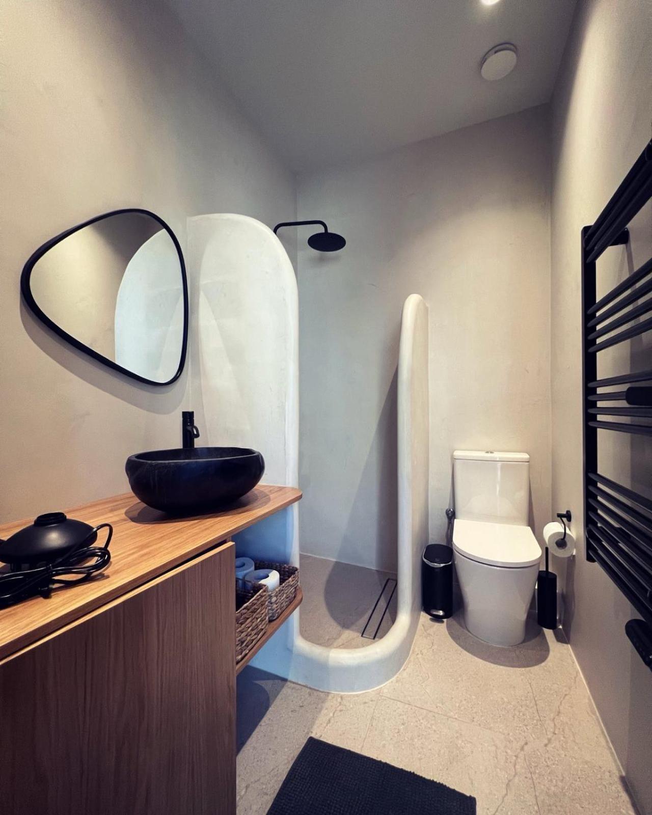 Luxurious Wooden Detail Flat In City Center Chalkida Exterior photo